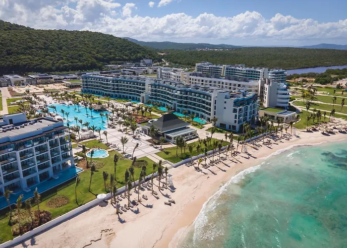 Ocean Eden Bay (Adults Only)