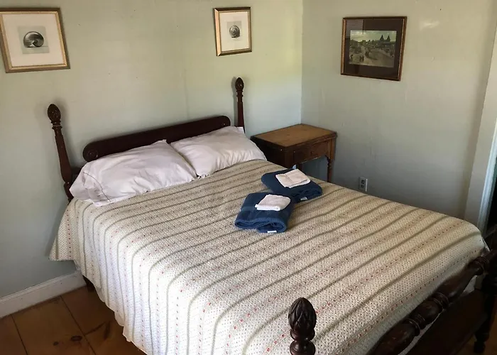 Seafarer Inn And Cottages