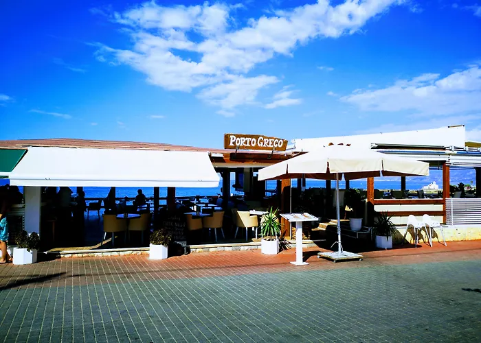 Elmi Beach Hotel & Suites