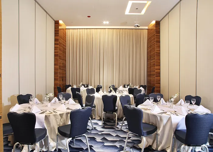 Grand Cosmopolitan Hotel