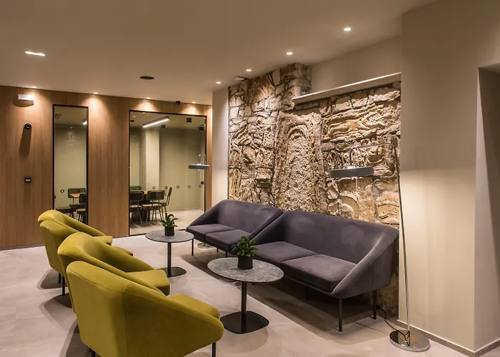 Petousis Hotel & Suites