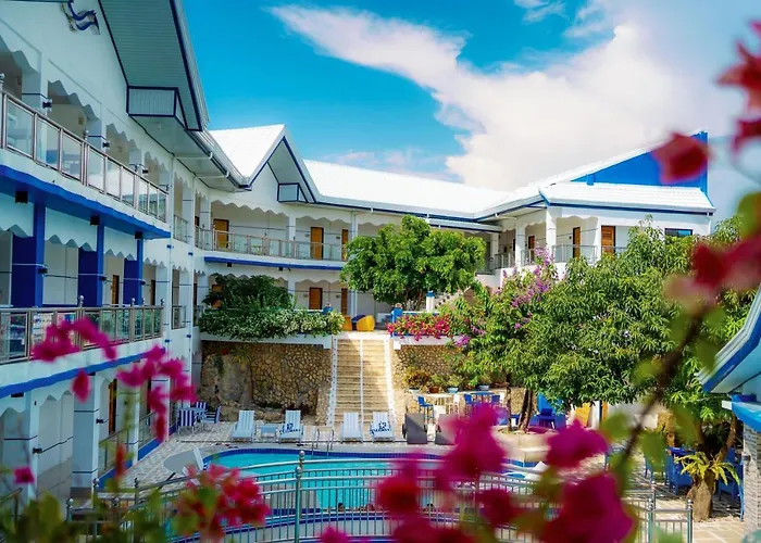 Santiago Cove Hotel And Restaurant