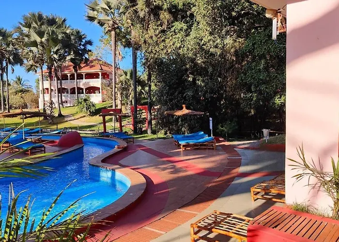 Lemon Creek Hotel Resort