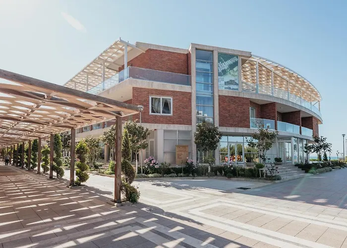 Fishta Hotel & Apartments