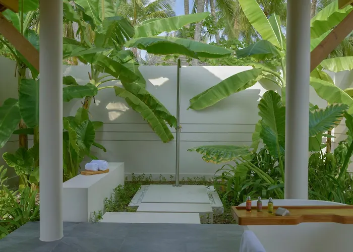 Emerald Faarufushi Resort&Spa - Deluxe All Inclusive Ugoofaaru
