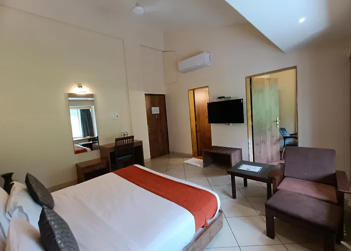 Hotel Misty Meadows, Lonavla