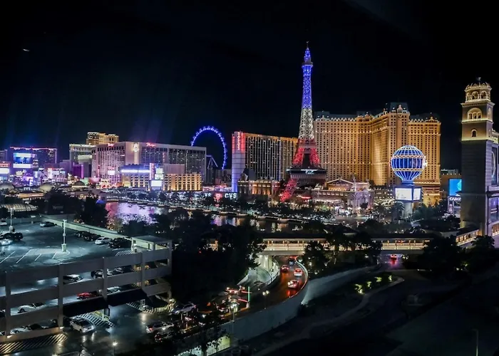 Right On The Strip - 3Br Condo 1110