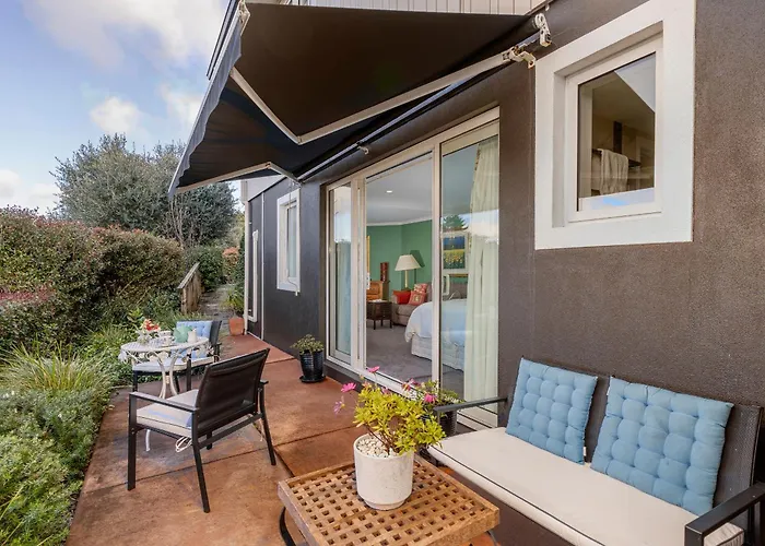Bayview Valley Lodge Bed & Breakfast