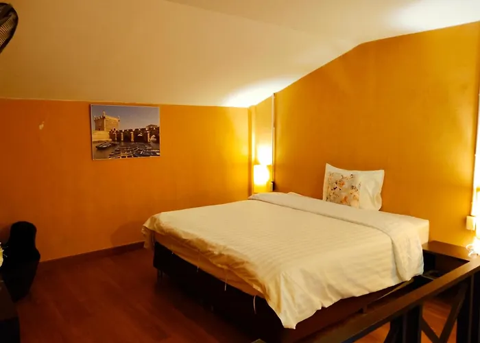 Retro Box Hotel Chumphon