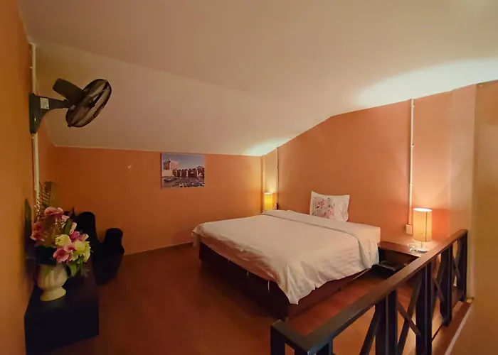 Retro Box Hotel Chumphon