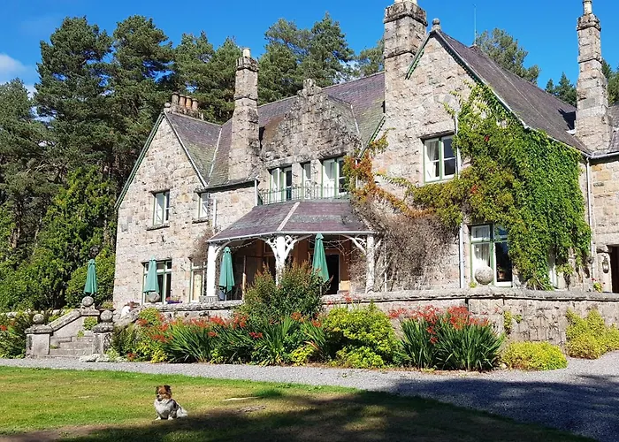 Cambus O' May Traditional Highland Hotel