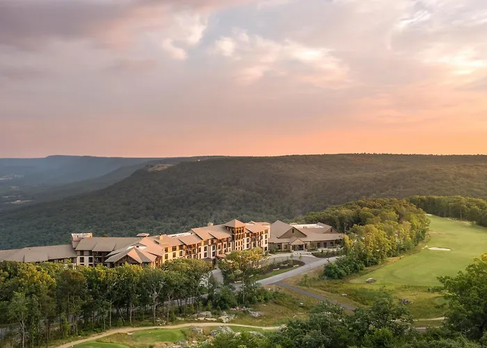 Cloudland At Mclemore Resort Lookout Mountain, Curio By Hilton