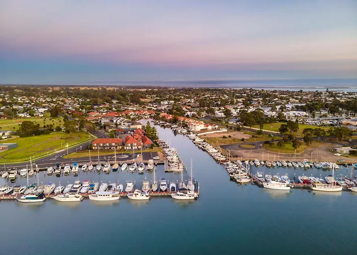 Mariners Cove Waterfront Motel And Apartments