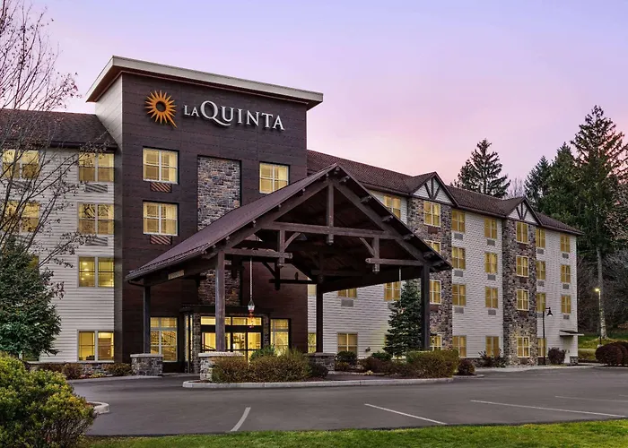 La Quinta Inn & Suites By Wyndham Lake George