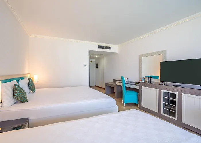 Sunrise Queen Luxury Hotel Side