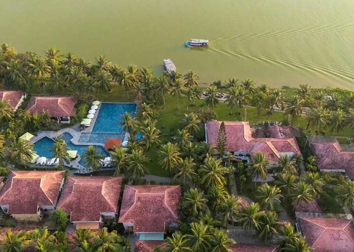 Vinh Hung Riverside & Spa
