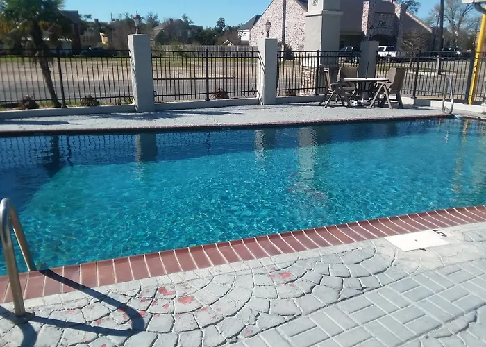 Howard Johnson By Wyndham Historic Lake Charles