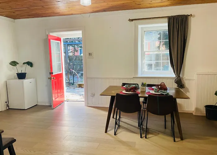 Stonehouse Master Bedroom In The Heart Of Pickering