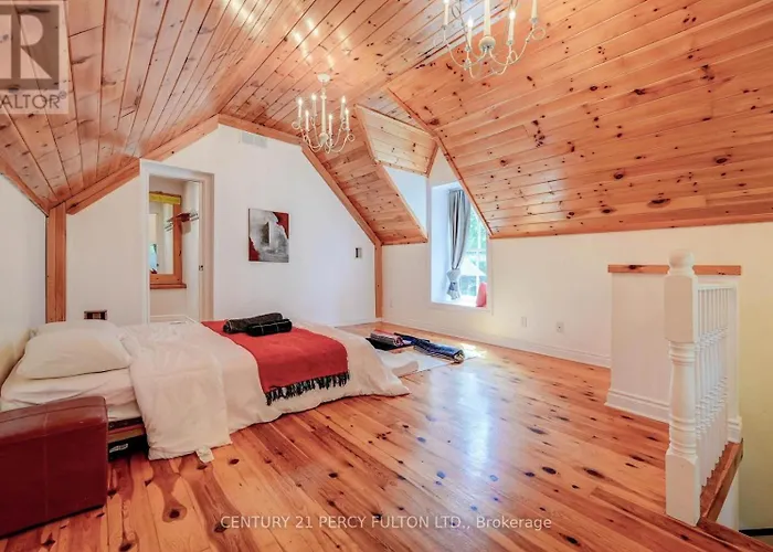 Stonehouse Master Bedroom In The Heart Of Pickering