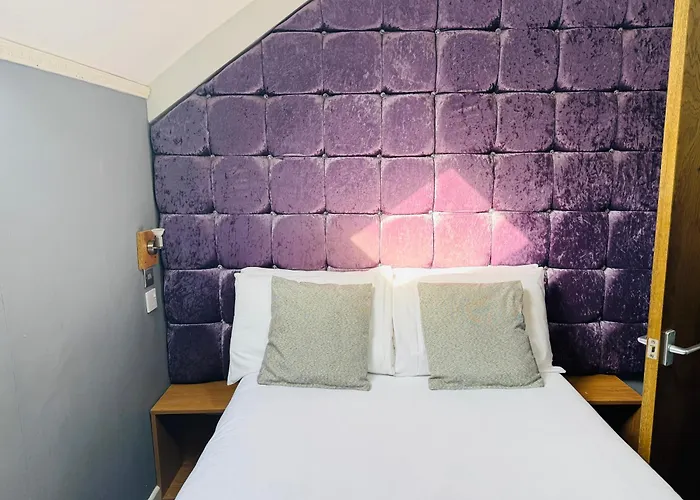 Hotels 24-7 - The Old Victoria Hotel