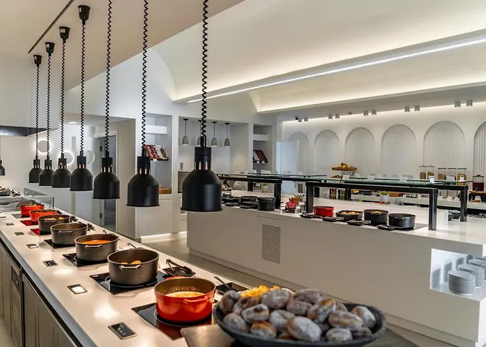 Costa Grand Resort & Spa Kamári