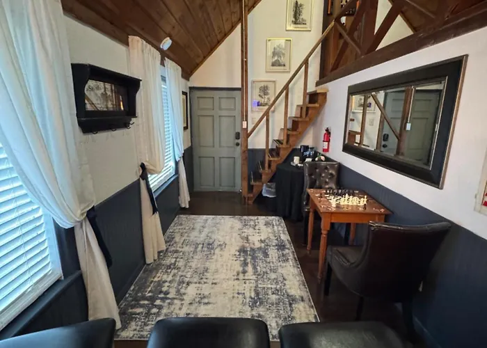 Hodge Podge Lodge
