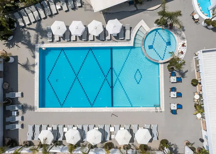 Tinas Plus Hotel