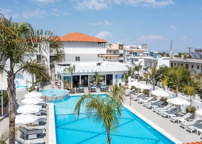 Tinas Plus Hotel