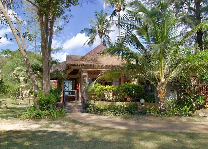 Hotel And Beach Bungalow At Lanta Resort