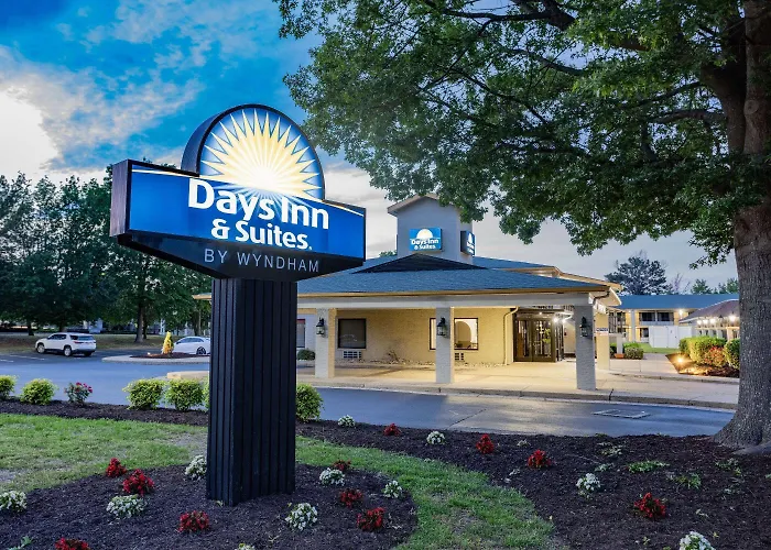 Days Inn & Suites By Wyndham Colonial