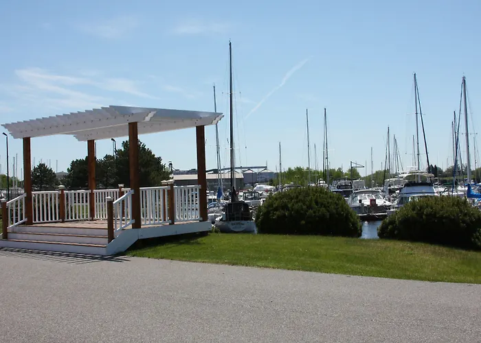 Barkers Island Inn Resort & Conference Center Superior
