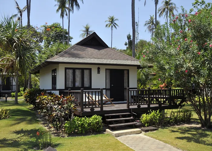Phi Phi Holiday Resort, Leam Tong Beach