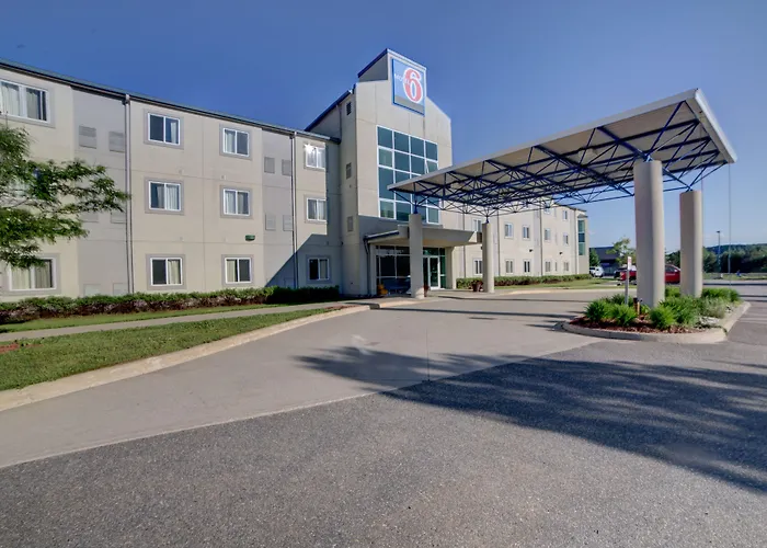 Motel 6-Huntsville, On