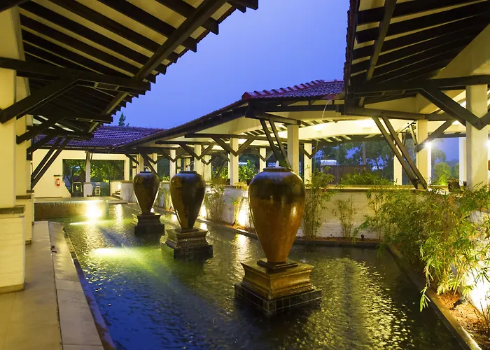 Club Hotel Dolphin Negombo