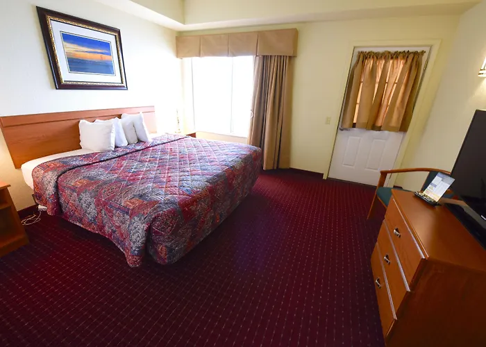 Mackinaw Beach And Bay Inn & Suites Mackinaw City