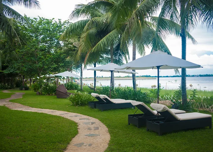 Vinh Hung Riverside & Spa