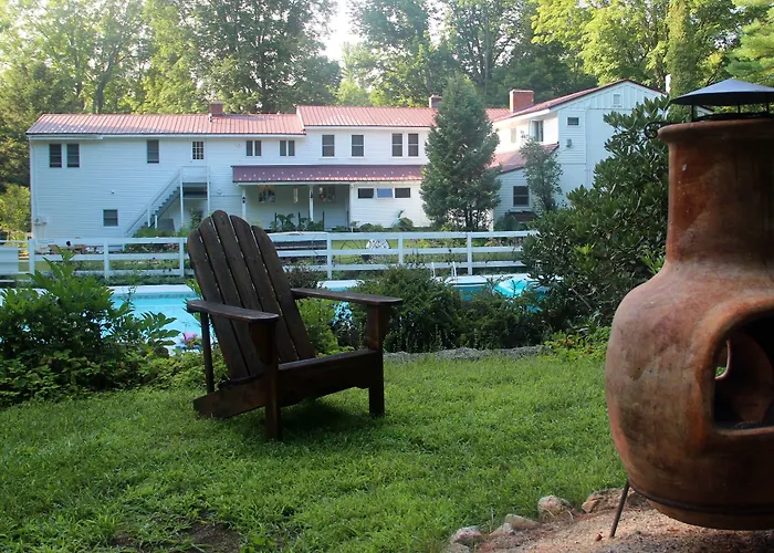 The Buttonwood Inn On Mt. Surprise