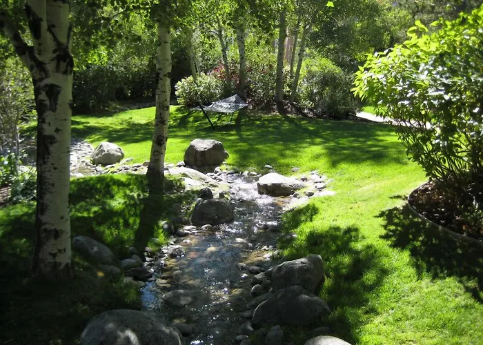 Getaways At Olympic Village Inn