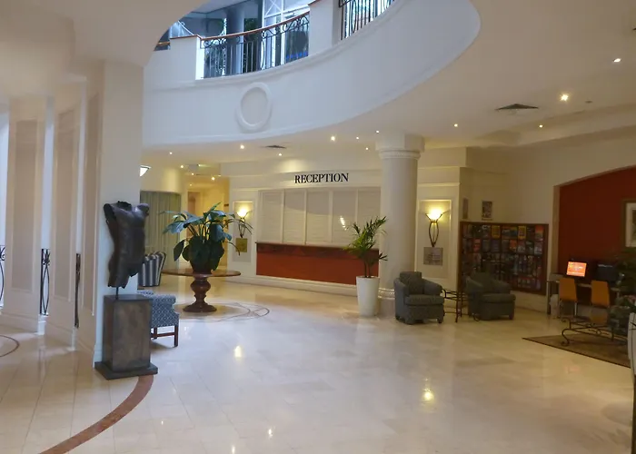 Broadbeach Holiday Apartments Shop 19
