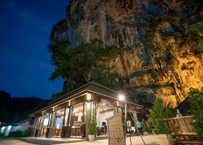 Tonsai Bay Resort