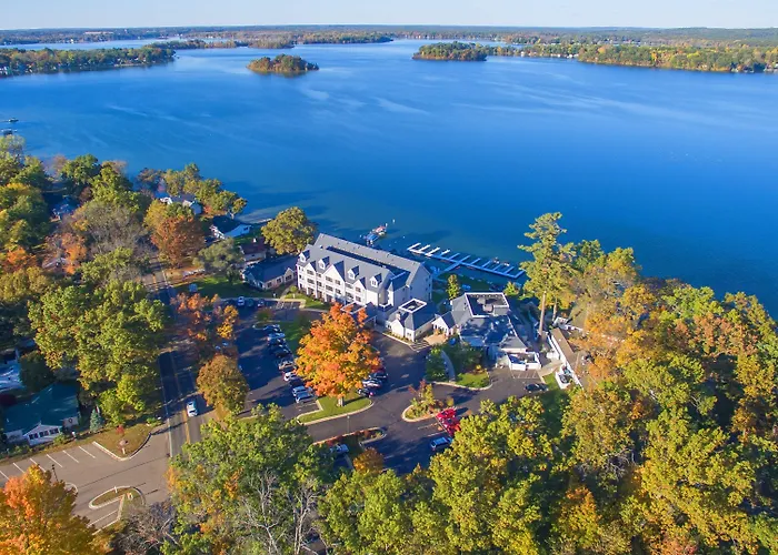 Bay Pointe Inn