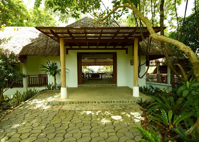 Amun Ini Beach Resort & Spa
