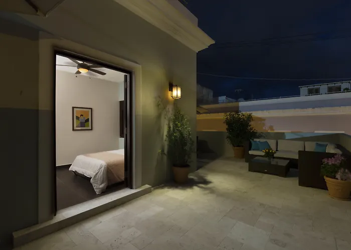 Decanter Hotel