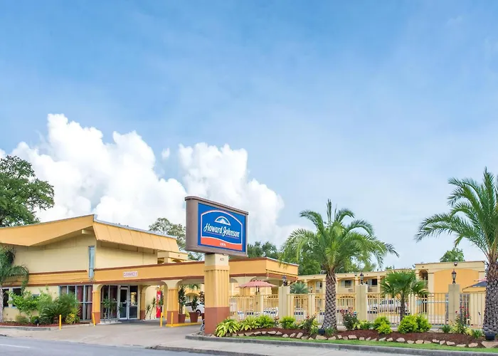 Howard Johnson By Wyndham Historic Lake Charles