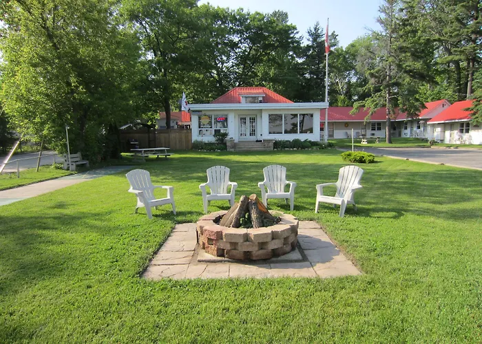 Balm Beach Resort And Motel