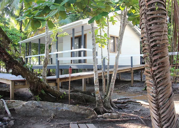 Evis Resort At Nggatirana Island Halisi