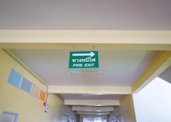 Sri Chumphon Hotel