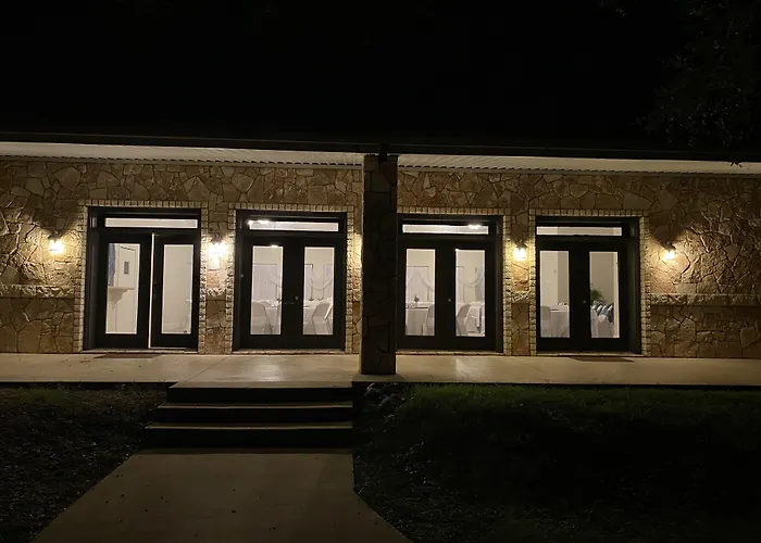 The Springs Retreat Hotel Leakey