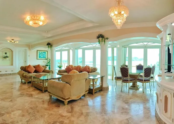 Breakfast At Monaco - Palais Boracay