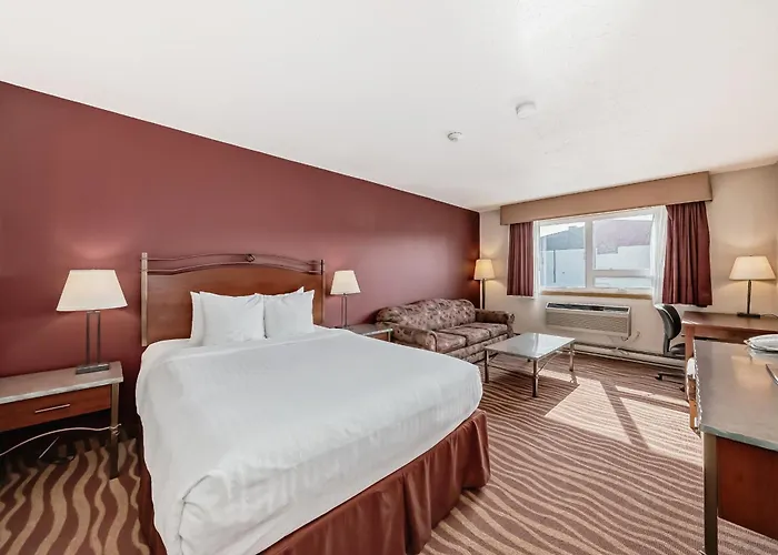 Invermere Inn & Suites